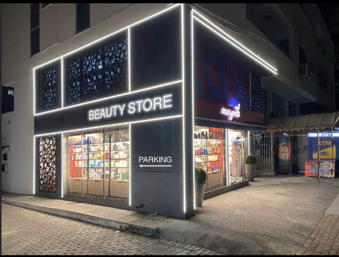 светеща реклама на магазин за козметика
