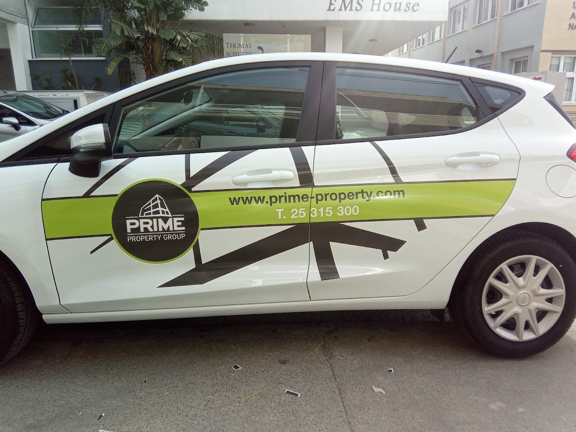 брандиране на кола на строителна компания