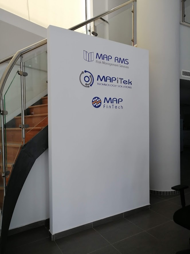 букви от плексиглас за офис