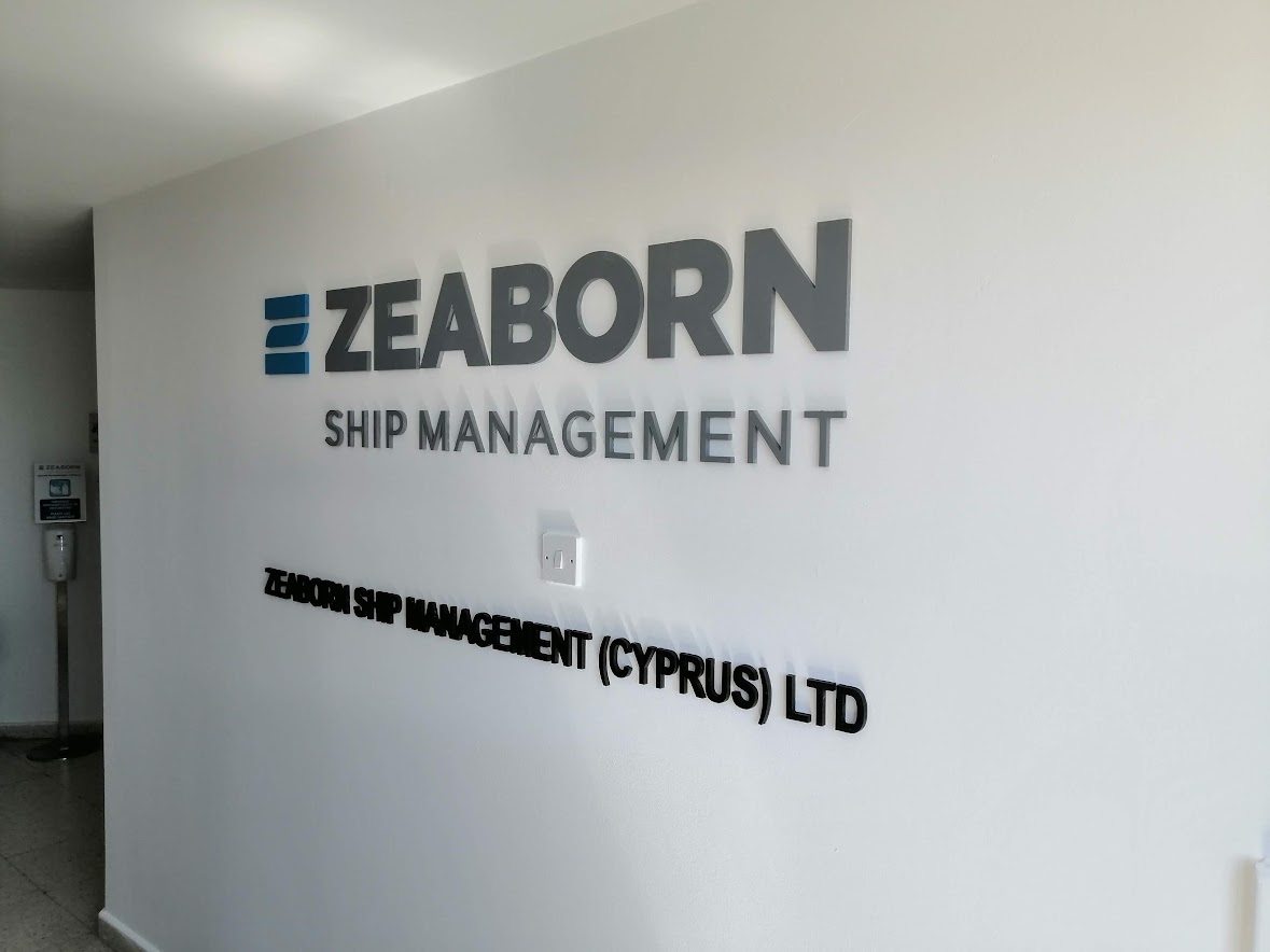 монтаж на букви на стена