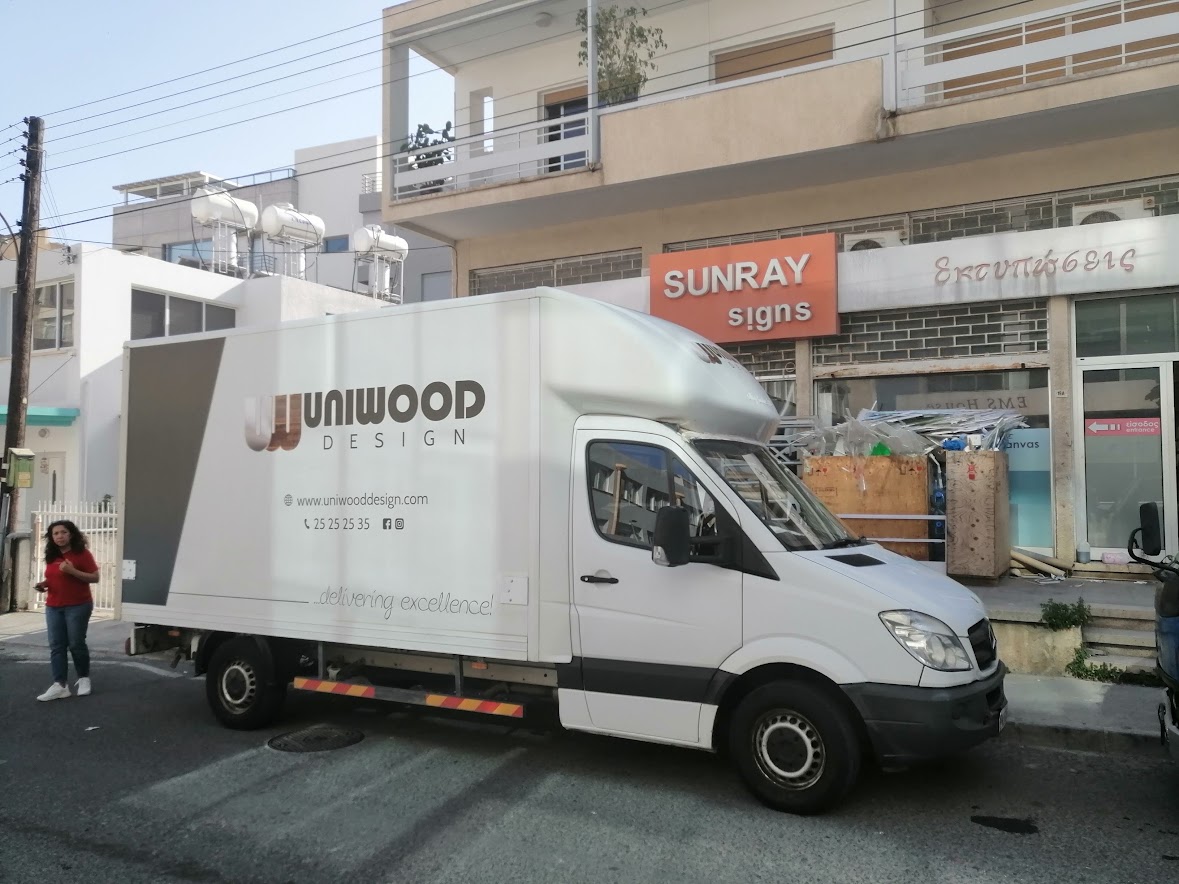 облепяне с фолио на страна на камион