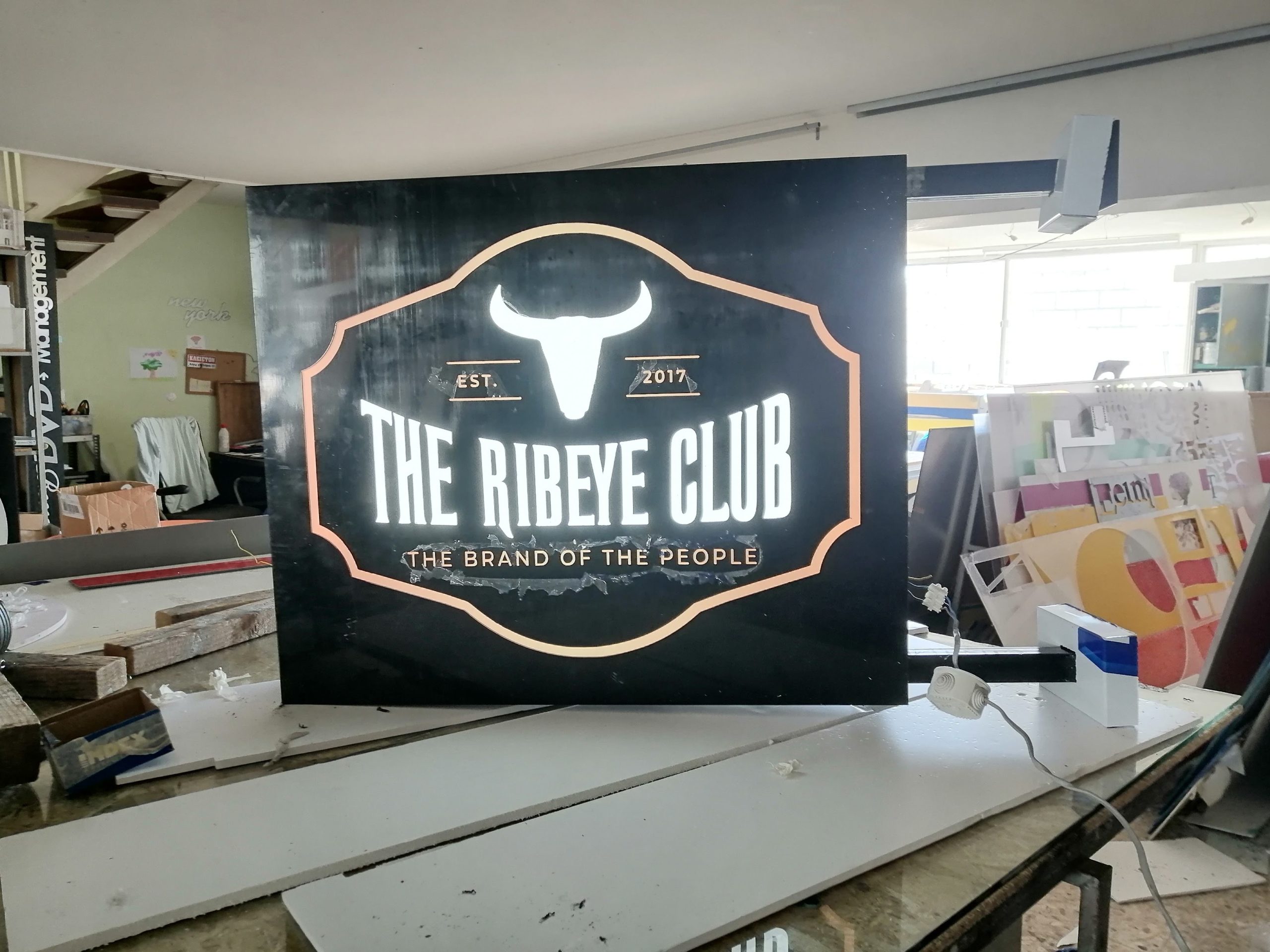 производство на рекламна светеща кутия