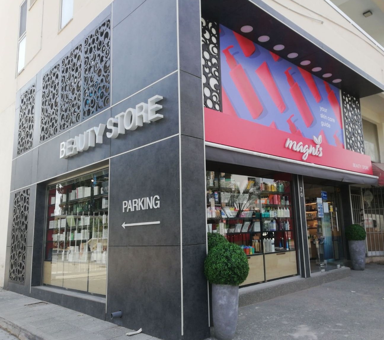 букви от плексиглас за парфюмерия